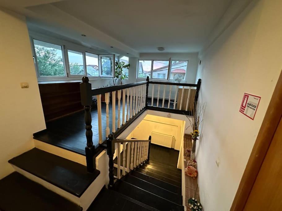 Apartament 33 *